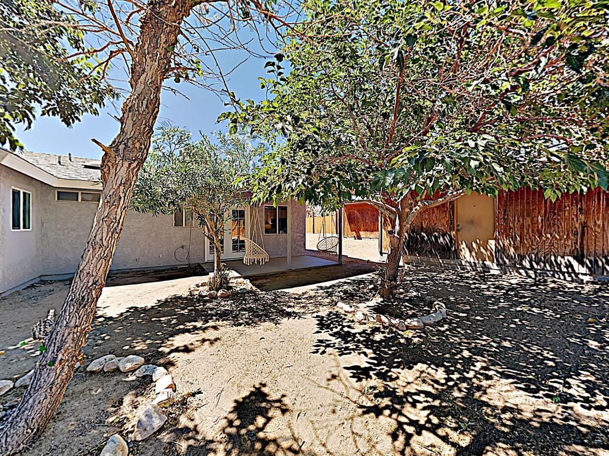 Rawhide Ranch - Walk To Pappy And Harriet'S With Hot Tub! Home Yucca Valley Eksteriør billede
