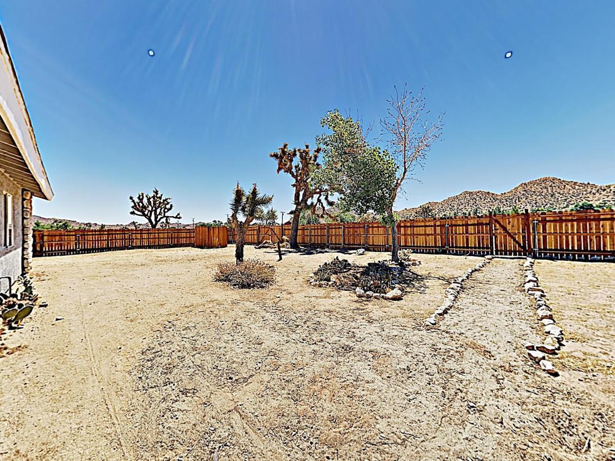Rawhide Ranch - Walk To Pappy And Harriet'S With Hot Tub! Home Yucca Valley Eksteriør billede