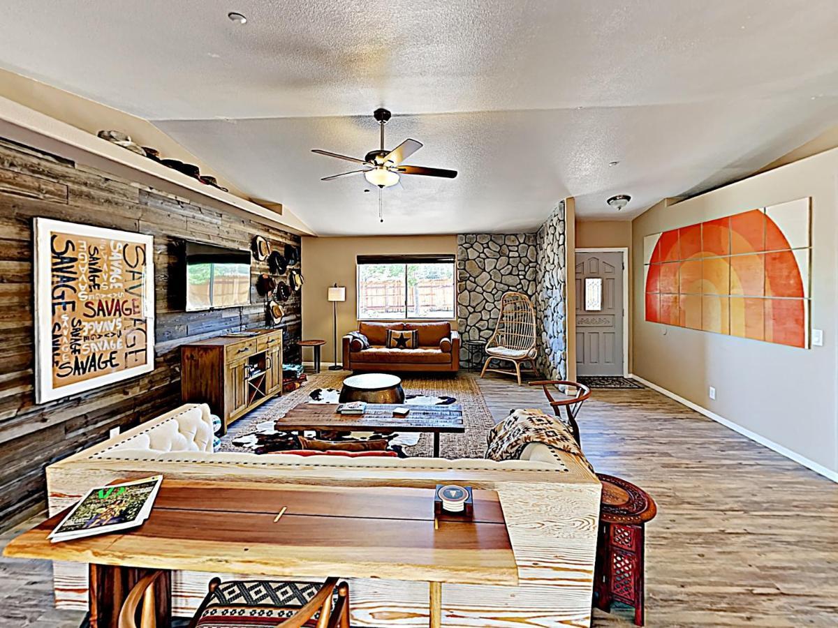 Rawhide Ranch - Walk To Pappy And Harriet'S With Hot Tub! Home Yucca Valley Eksteriør billede